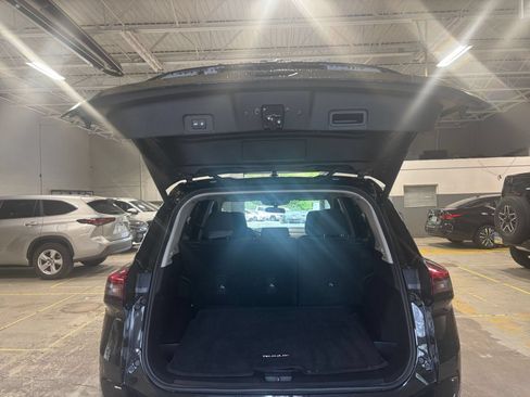 Used 2025 Nissan Rogue SV AWD/4WD image 34
