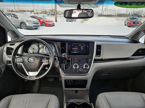 Used 2016 Toyota Sienna XLE image 14