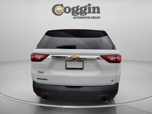 Used 2021 Chevrolet Traverse LT image 3
