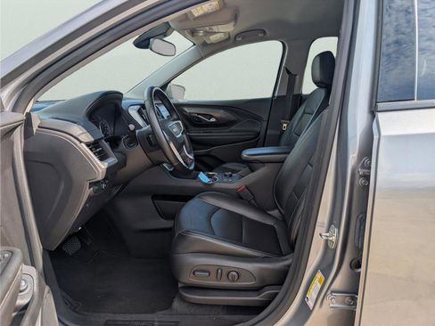 Used 2024 GMC Terrain SLT image 11