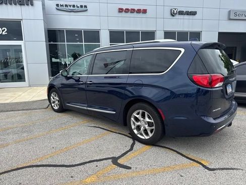 Used 2017 Chrysler Pacifica Limited FWD image 3