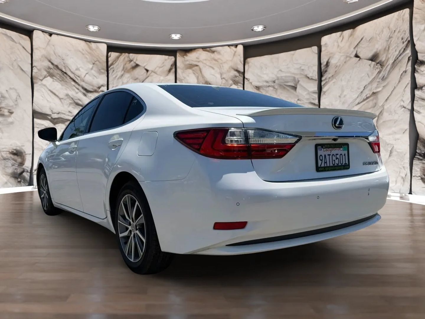 Used 2016 Lexus ES 300h w/ Luxury Package w/Wood Trim FWD image 8