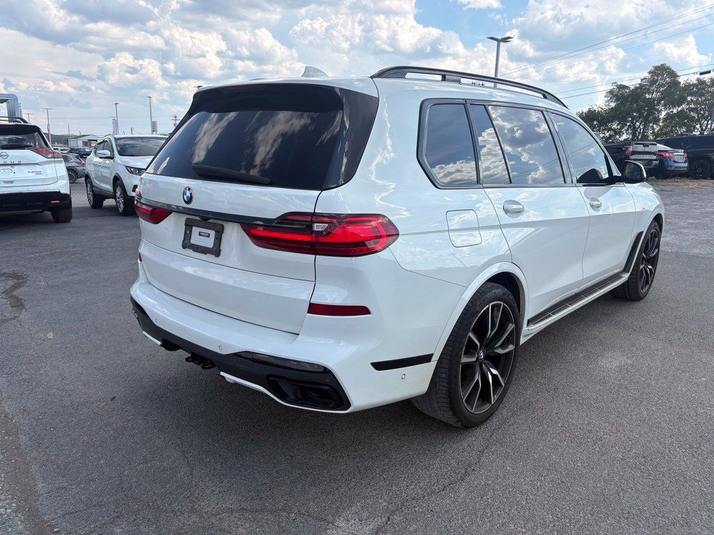 Used 2022 BMW X7 xDrive40i w/ M Sport Package AWD/4WD image 5