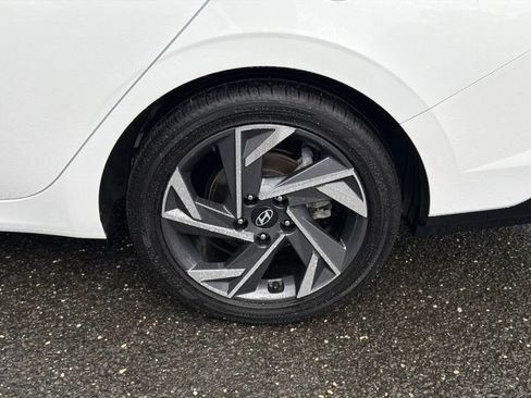 Certified 2025 Hyundai Elantra SEL FWD image 6