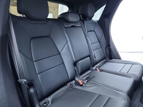 Used 2021 Porsche Cayenne w/ Driver Memory Package image 86