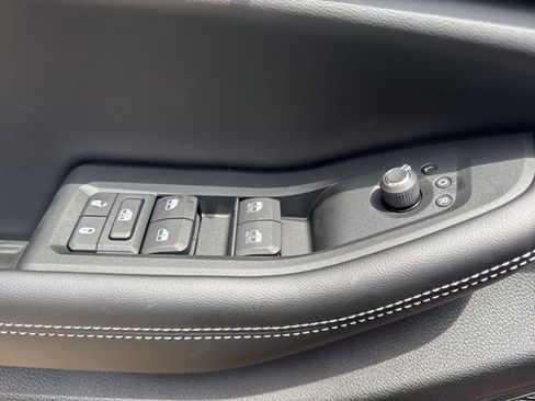 New 2025 Jeep Grand Cherokee Laredo image 9