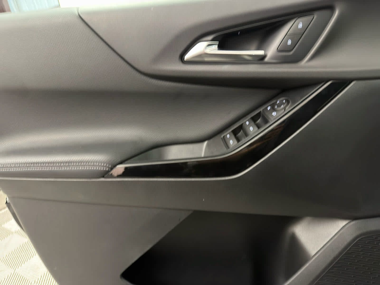 Used 2026 Chevrolet Equinox LT FWD image 22