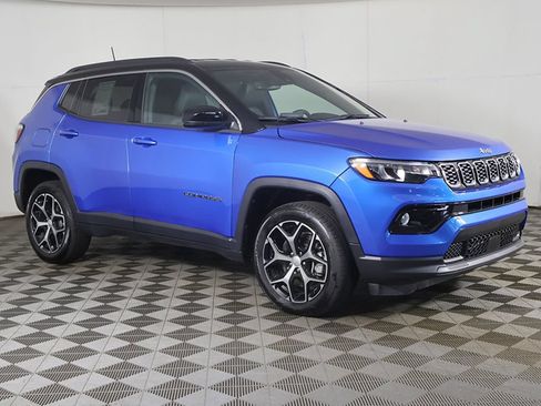Used 2024 Jeep Compass Limited AWD/4WD image 2