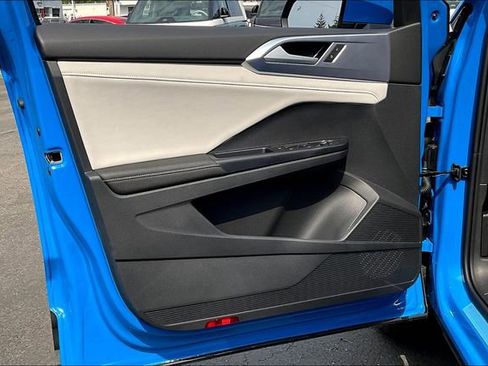 New 2025 Volkswagen Taos SE image 22