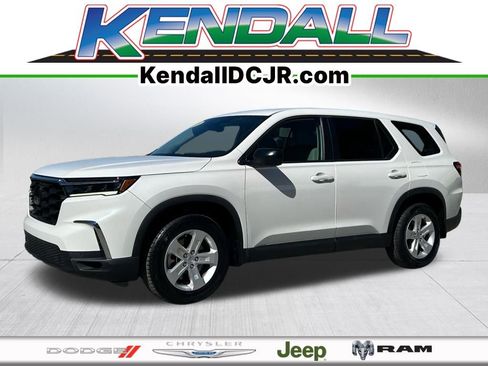Used 2023 Honda Pilot LX image 1