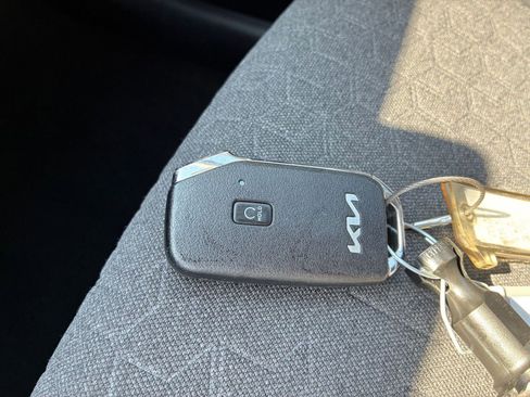 Used 2025 Kia Seltos S image 23