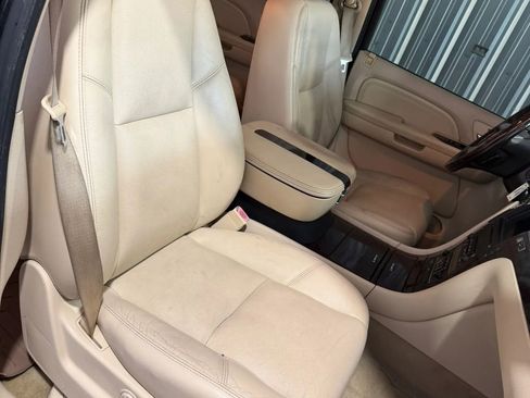Used 2007 Cadillac Escalade AWD w/ Information Package image 23