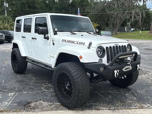 Used 2014 Jeep Wrangler Unlimited Sahara w/ Connectivity Group AWD/4WD image 5