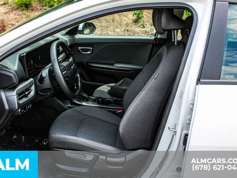 Used 2025 Kia K4 FWD image 17