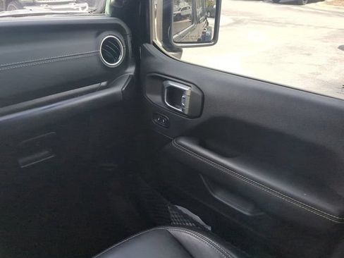 Used 2022 Jeep Wrangler Unlimited Sahara w/ Cold Weather Group AWD/4WD image 19