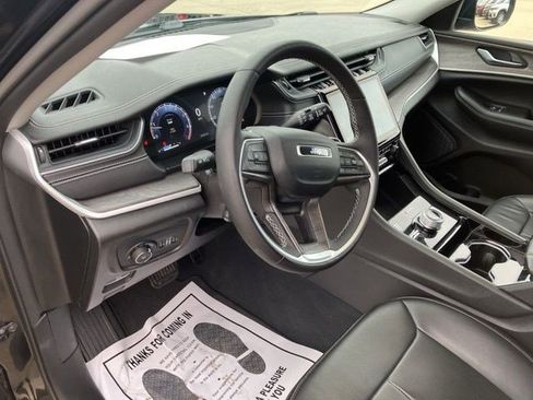 Certified 2023 Jeep Grand Cherokee L Limited w/ Luxury Tech Group II image 13