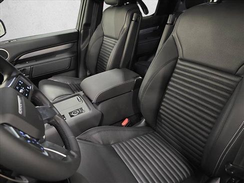 New 2026 Land Rover Discovery Limited Edition AWD/4WD image 17