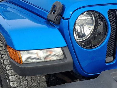 Used 2021 Jeep Wrangler Unlimited Sahara AWD/4WD image 9