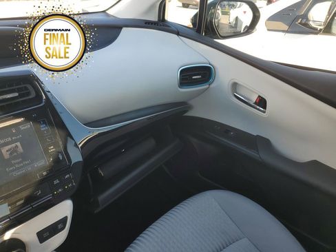 Certified 2016 Toyota Prius Three image 31