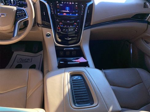 Used 2019 Cadillac Escalade Platinum image 15