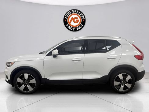 Used 2021 Volvo XC40 T5 Momentum w/ Premium Package AWD/4WD image 6