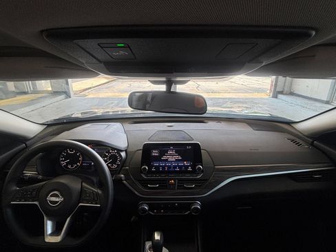 Used 2025 Nissan Altima 2.5 SV FWD image 34