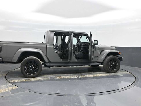 Used 2022 Jeep Gladiator Overland AWD/4WD image 38