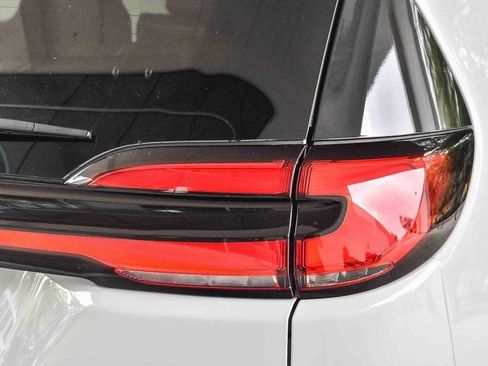 New 2026 Chrysler Pacifica Pinnacle w/ Trailer Tow Group AWD/4WD image 7
