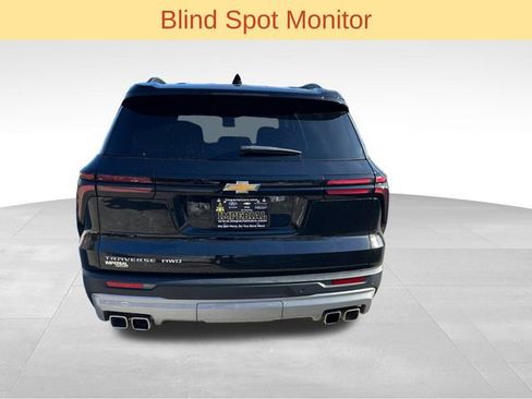 Used 2025 Chevrolet Traverse LT image 4