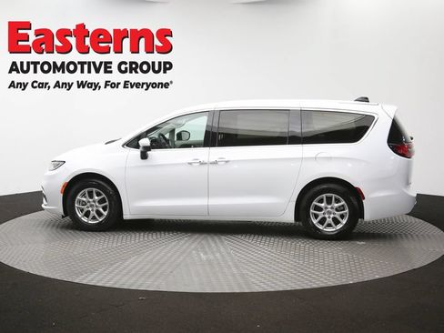 Used 2023 Chrysler Pacifica Touring-L FWD image 62