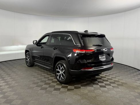 Certified 2025 Jeep Grand Cherokee Limited w/ Luxury Tech Group II AWD/4WD image 9