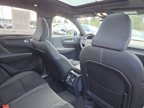 Certified 2024 Volvo XC40 B5 Plus image 8