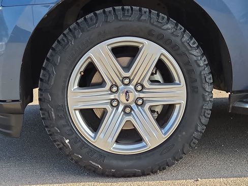 Used 2019 Ford Expedition XLT w/ Equipment Group 202A RWD image 12