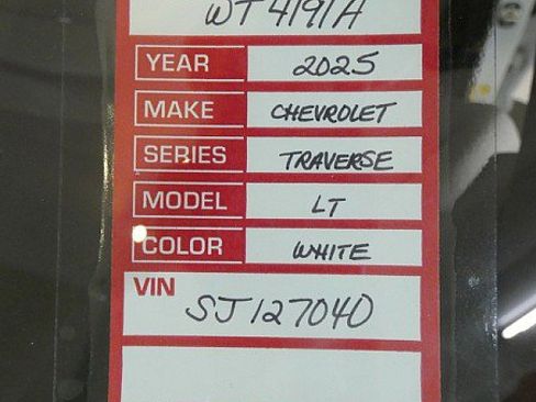 Used 2025 Chevrolet Traverse LT image 29