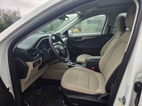 Used 2022 Ford Escape SE w/ SE Sport Appearance Package image 12