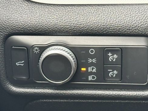 Used 2020 Ford Explorer XLT image 18