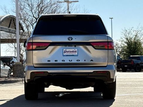 Used 2023 Toyota Sequoia Platinum AWD/4WD image 8