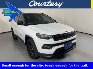 Used 2023 Jeep Compass Altitude w/ Sun and Sound Group image 1