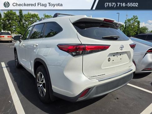Used 2023 Toyota Highlander XLE AWD/4WD image 4
