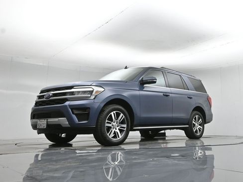 Used 2023 Ford Expedition XLT image 55