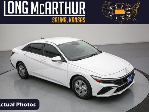 Used 2025 Hyundai Elantra SE FWD image 1