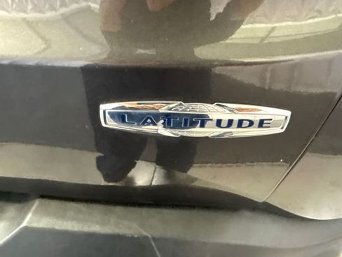 Used 2021 Jeep Renegade Latitude w/ Convenience Group AWD/4WD image 14