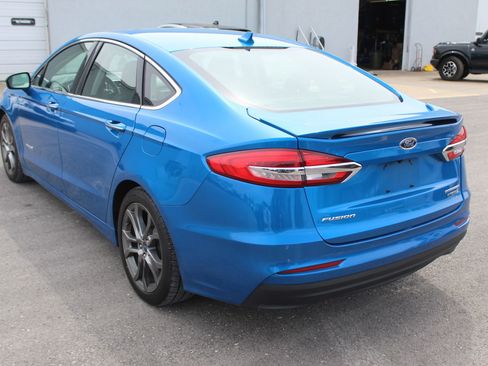 Used 2019 Ford Fusion Titanium FWD image 4