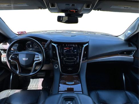 Used 2020 Cadillac Escalade ESV Premium Luxury AWD/4WD image 29