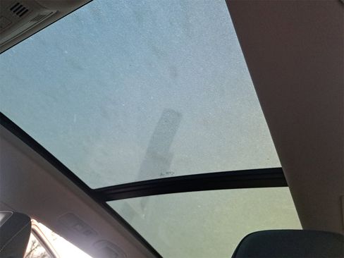 Certified 2022 Volkswagen Tiguan SE w/ Panoramic Sunroof Package image 30