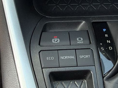 Used 2025 Toyota RAV4 XLE FWD image 21