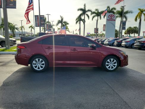Used 2022 Toyota Corolla LE FWD image 13