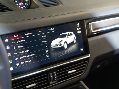Certified 2023 Porsche Cayenne GTS AWD/4WD image 21