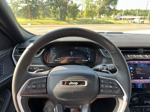 Used 2024 Jeep Grand Cherokee Limited 4xe AWD/4WD image 6