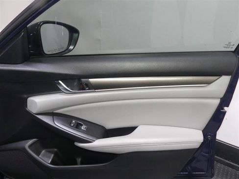 Used 2019 Honda Accord LX image 18